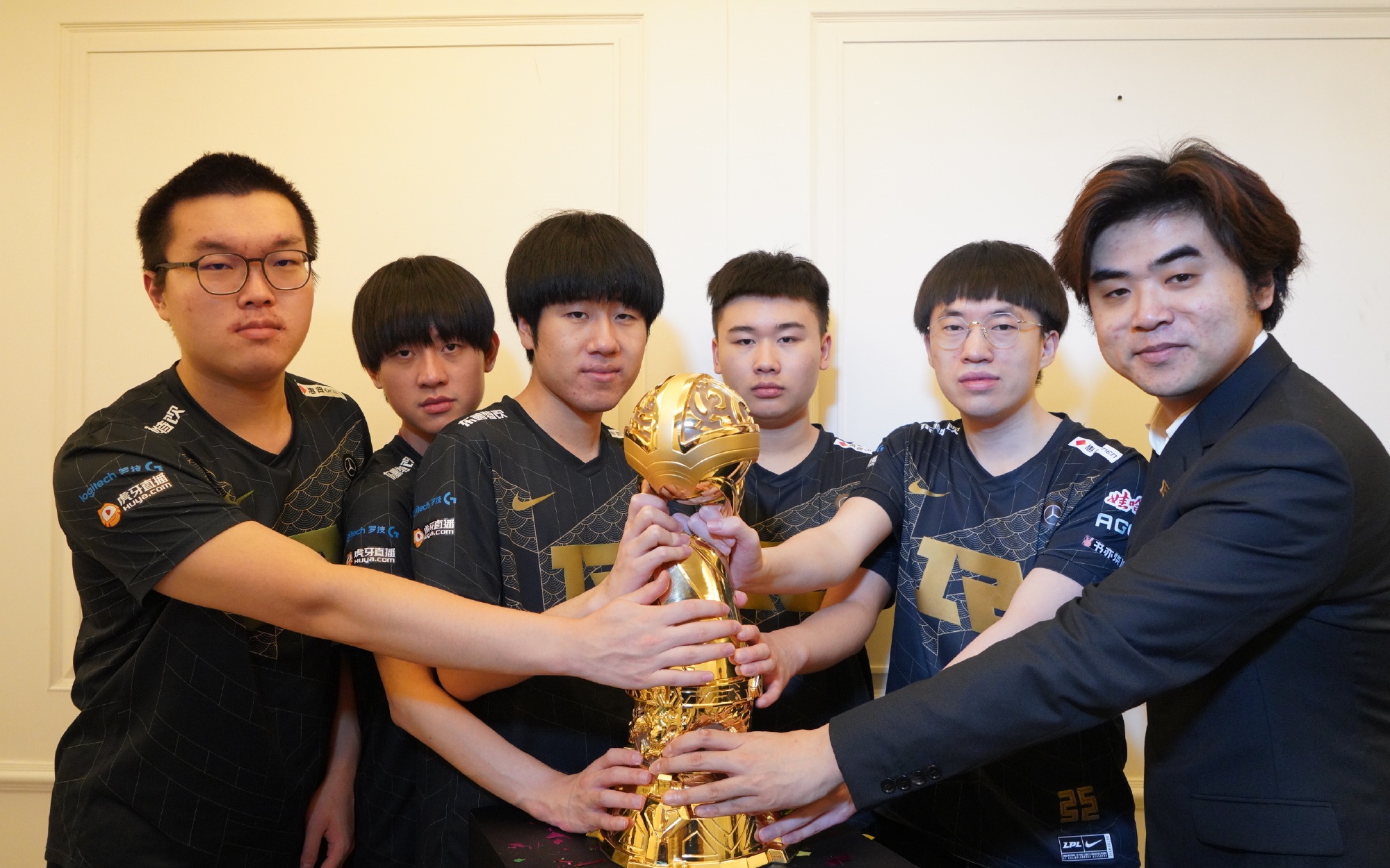 新京报电竞独家专访朱开，亚运会比赛的扳选、轮换、质疑全回应了